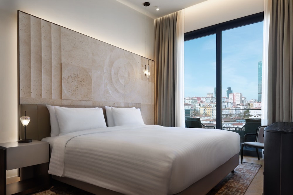 Penthouse, 5 Bedrooms, City View, Corner