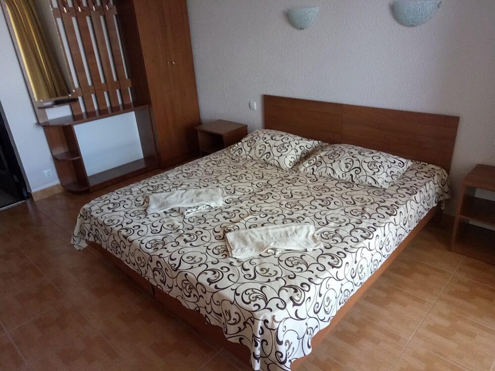 Economy Room, Shared Bathroom (Plus)