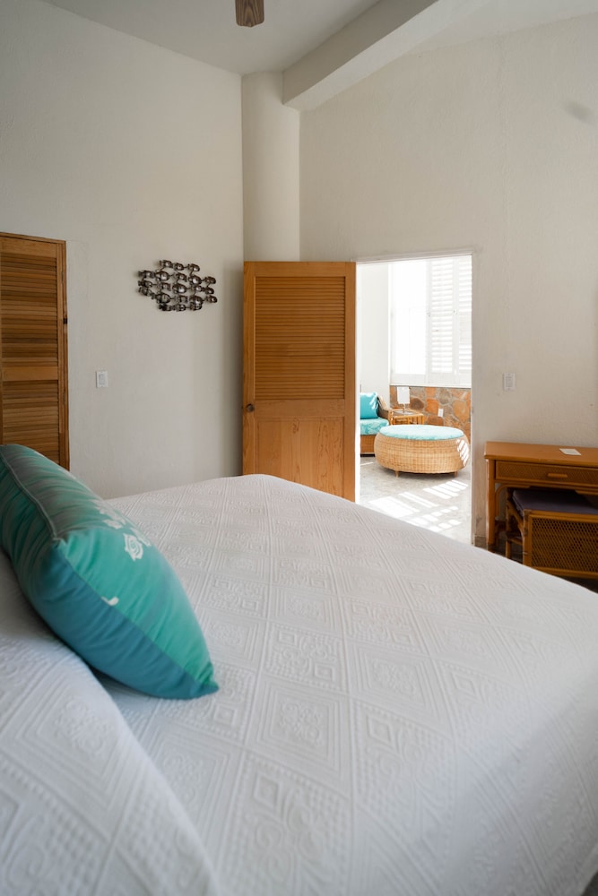 Romantic Studio Suite, Ocean View photo 2