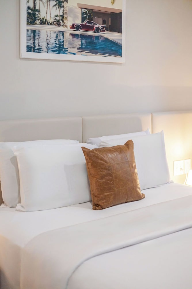 Standard Room, 1 Queen Bed - Photo 2