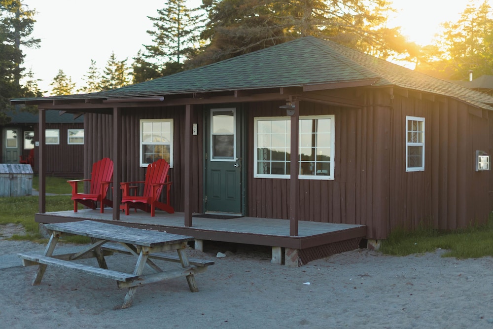 Basic Cabin photo 1