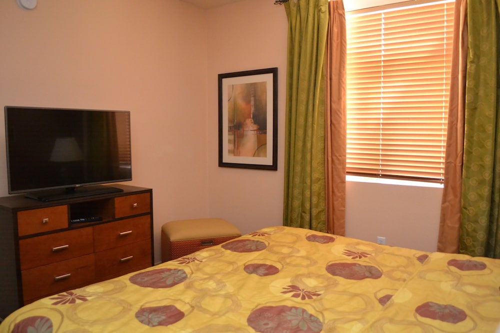 Deluxe Condo, 1 Bedroom - Photo 2