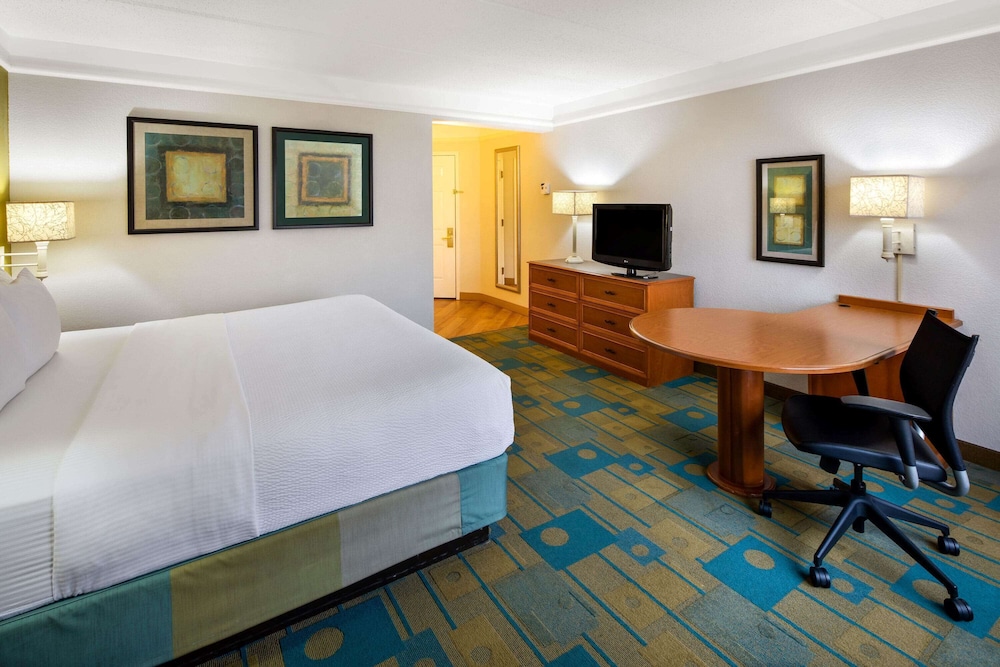 Room, 1 King Bed, Non Smoking - Photo 2