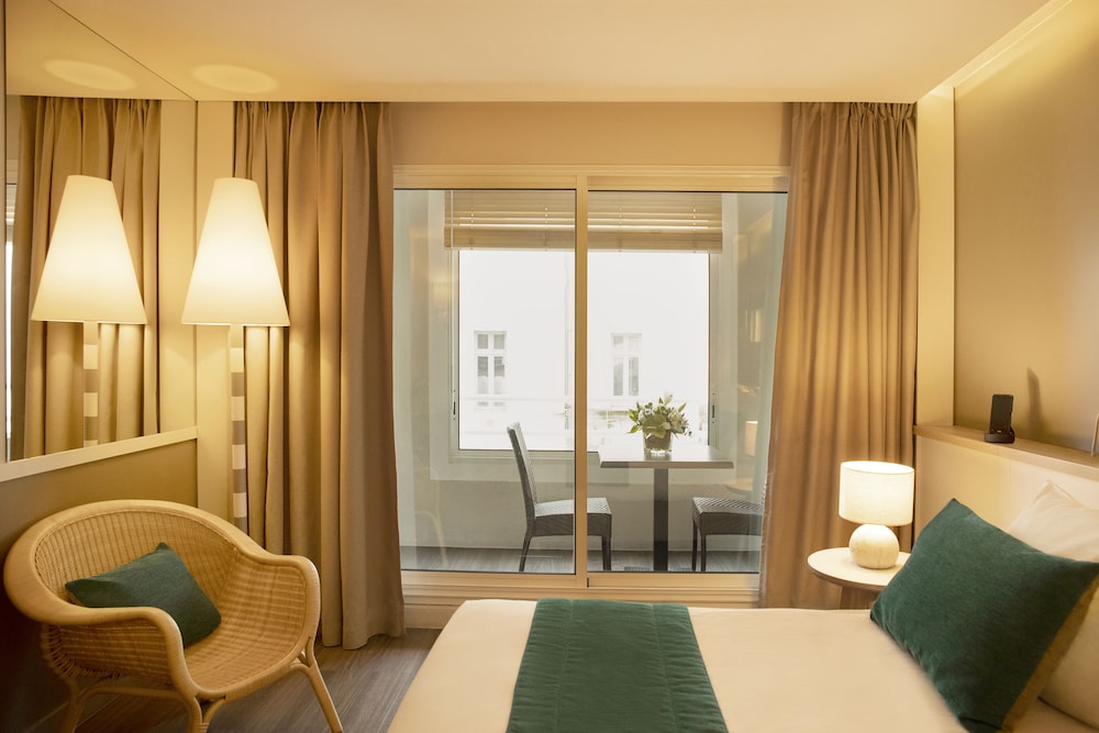 Suite, 1 Double Bed with Sofa bed, Beach View (Twin on request) - Photo 3