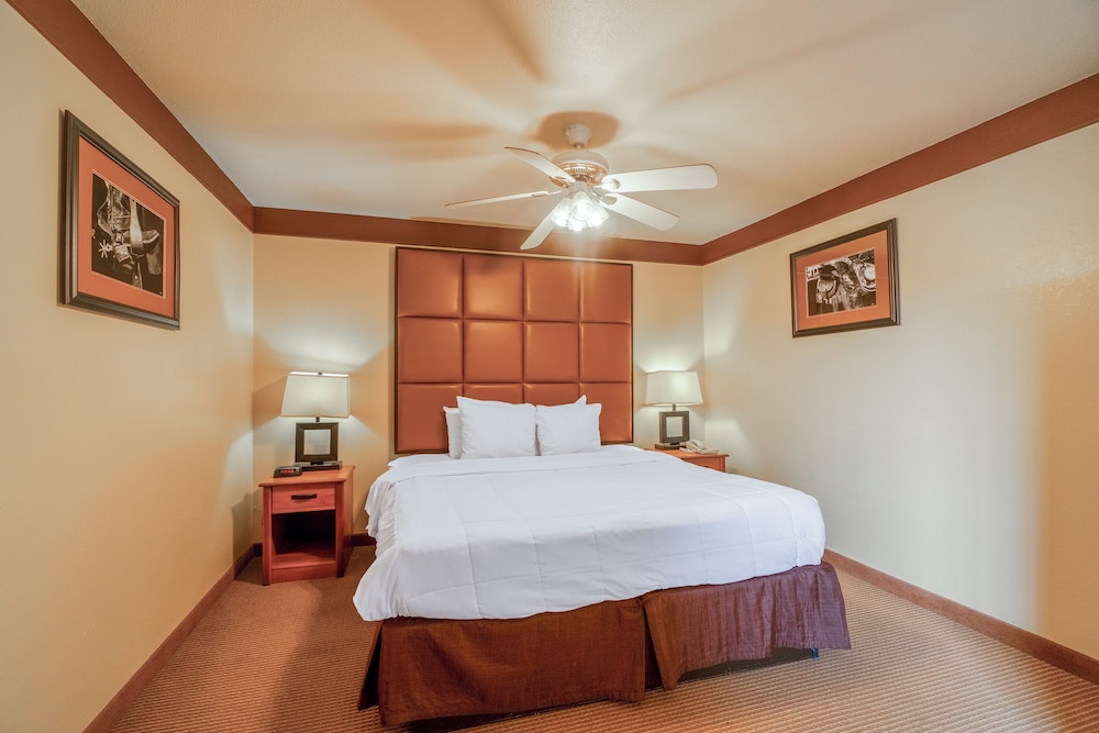 Suite, 1 King Bed, Non Smoking (Jacuzzi Tub) - Photo 8