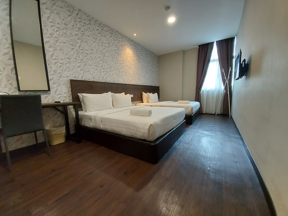 Family Triple Room, Multiple Beds, City View photo 3