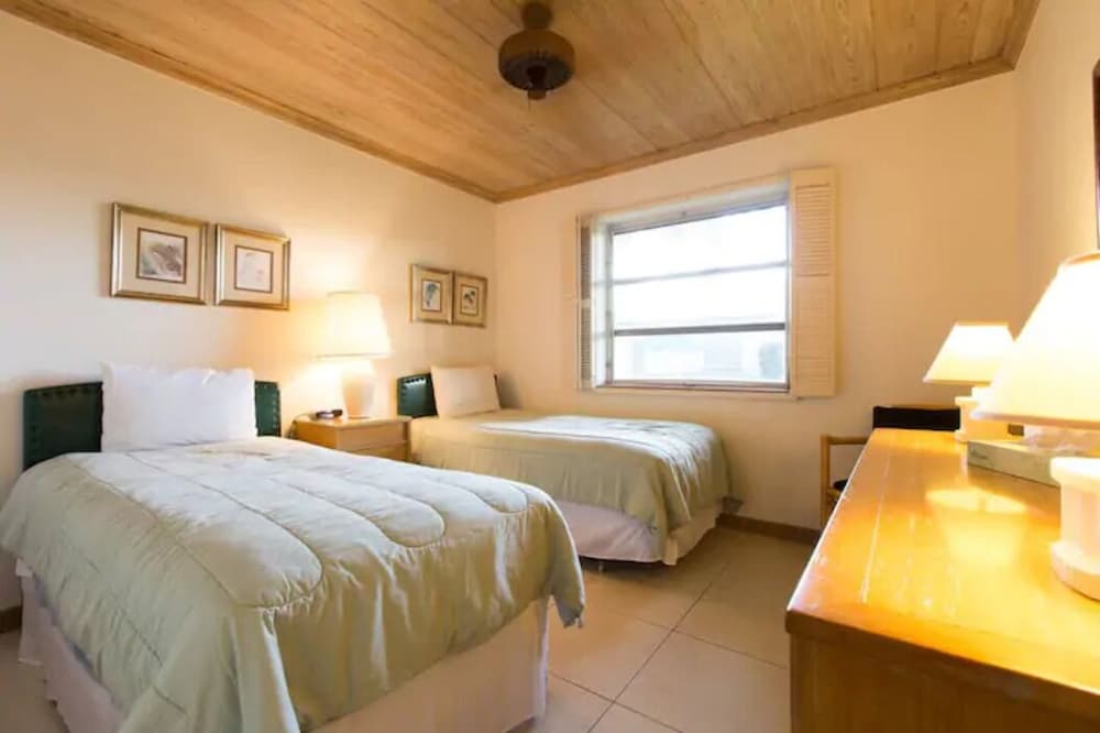 Condo, 2 Bedrooms, Garden Area photo 3