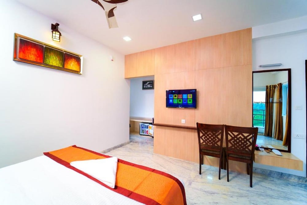 Premium with Balcony - Photo 12
