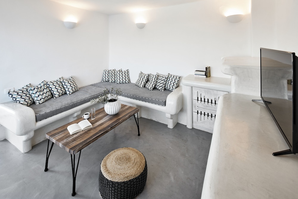 Grand Maisonette Caldera View - Photo 3