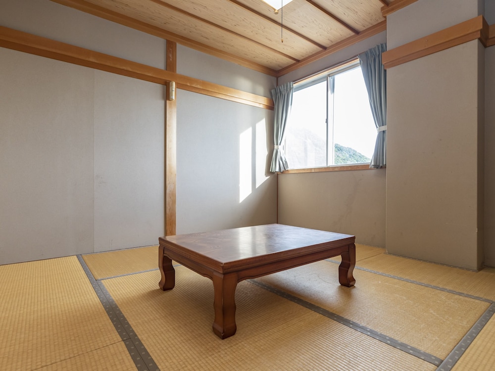 Business Quadruple Room, Non Smoking photo 3
