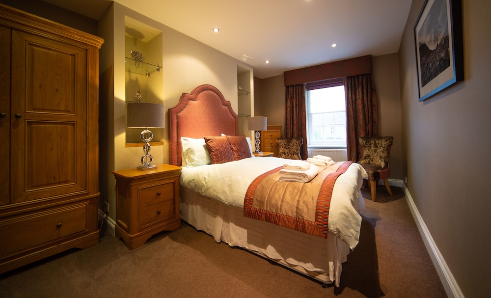 Suite, Ensuite photo 1