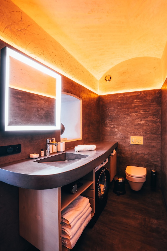 Exclusive Apartment, Jetted Tub photo 2