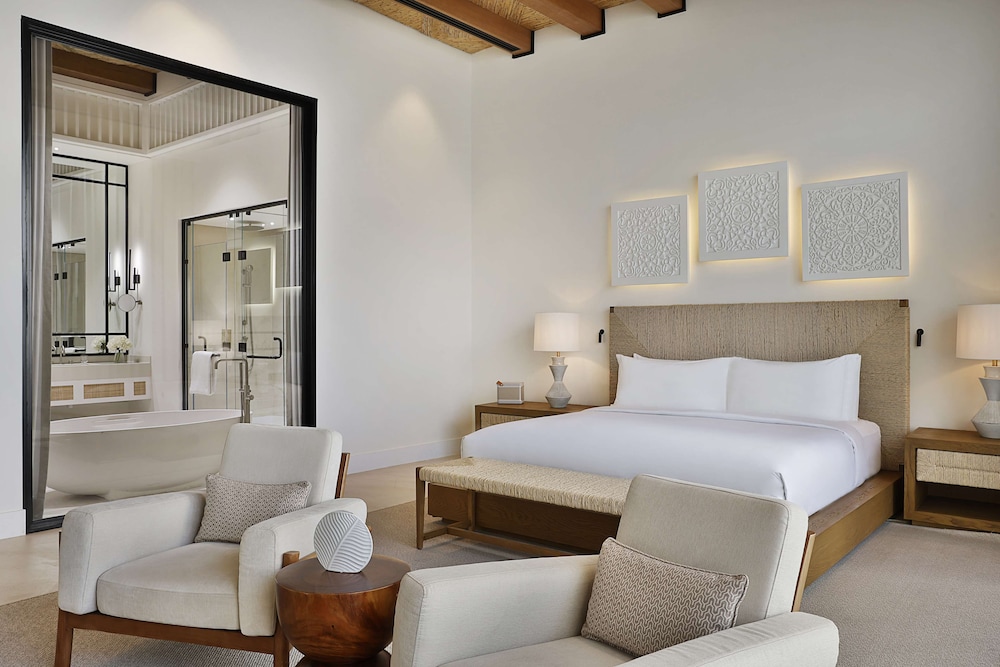 KING ACCESSIBLE JUNIOR SUITE W/ PRIVATE POOL - Photo 1