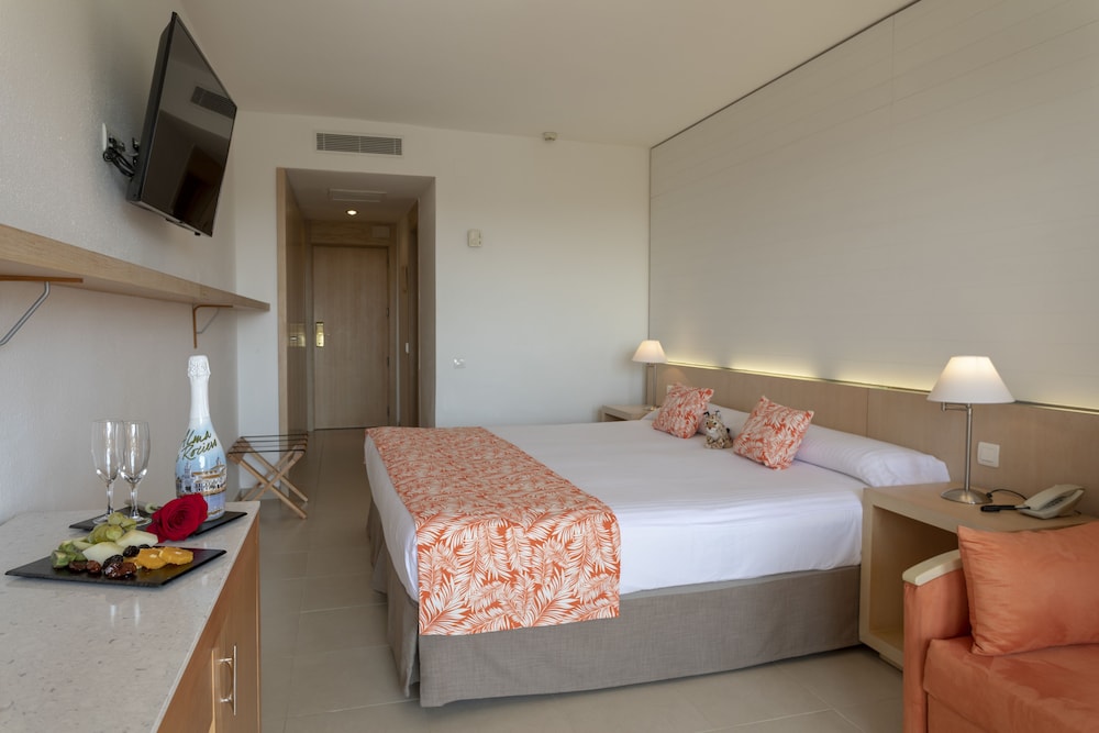 Double Room (Parking view, 2 Adults + 2 Children) photo 3