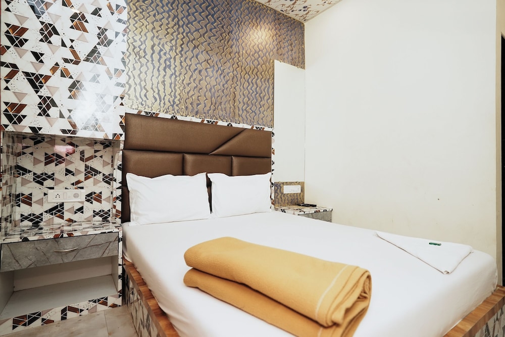 Deluxe Room - Photo 16
