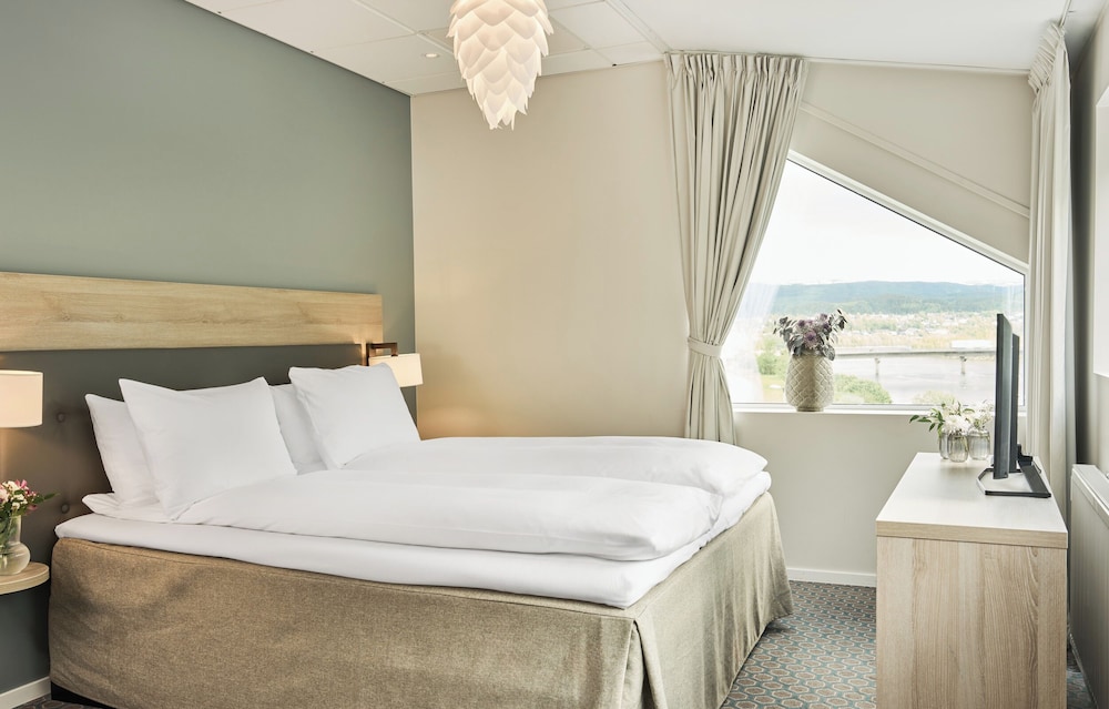 Suite (Modern) photo 3