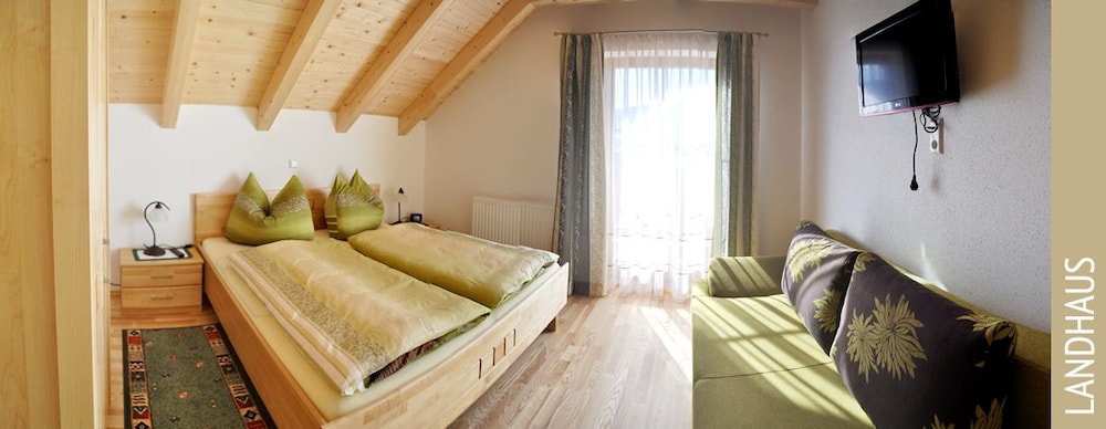 Traditional Chalet, 3 Bedrooms, Mountain View photo 1