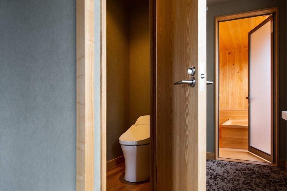 Exclusive Suite, Multiple Beds, Non Smoking, Private Bathroom