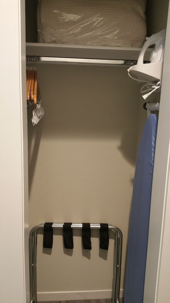 Room, 1 King Bed with Sofa bed, Non Smoking, Refrigerator, photo 6