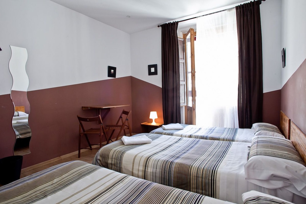 Triple Room, Shared Bathroom photo 2