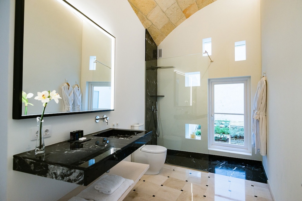 Deluxe Suite, Terrace - Photo 10