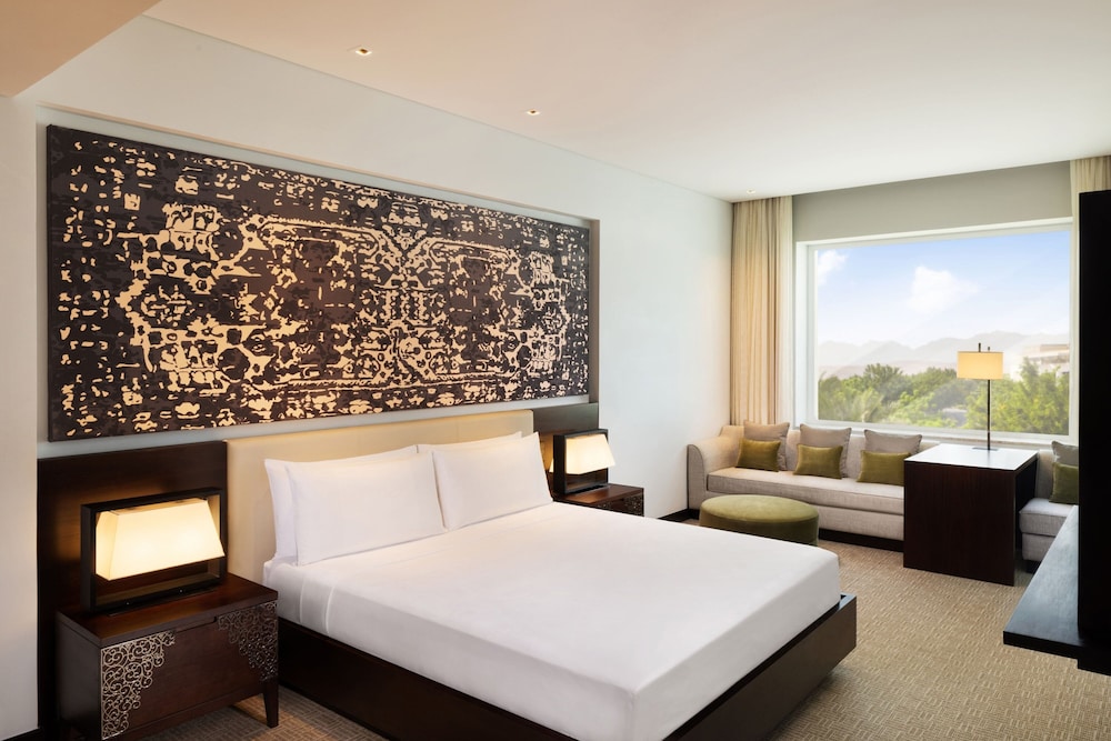Deluxe Room, 1 King Bed - Photo 4