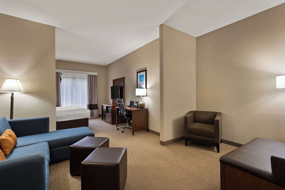 Suite, 1 King Bed with Sofa bed, Accessible, Non Smoking - Photo 2