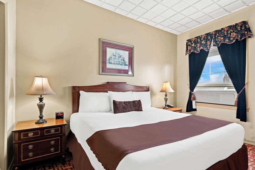 Standard Room, Multiple Beds, Non Smoking, Refrigerator & Microwave