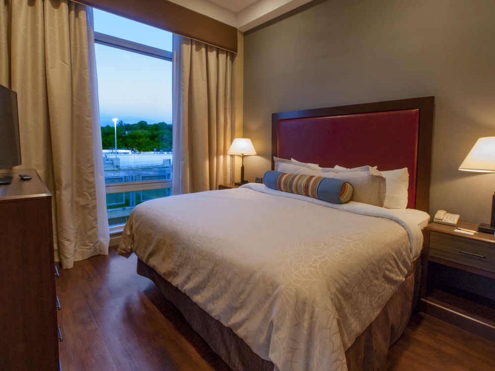 King Executive Tower Suite photo 3