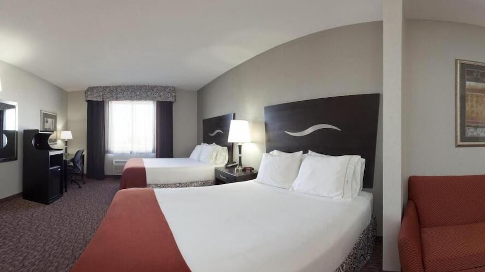 Suite, 1 King Bed, Accessible (Accessible Tub) - Photo 2