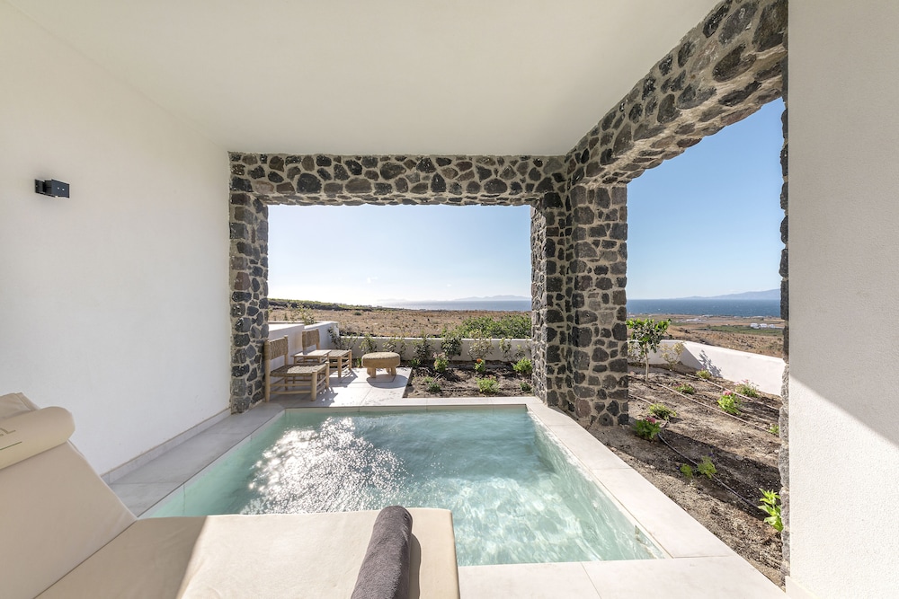 Sunset Suite with Heated Plunge Pool - Photo 15