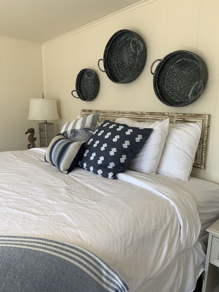 Standard Studio, 1 King Bed, Non Smoking (Cottage King) - Photo 5