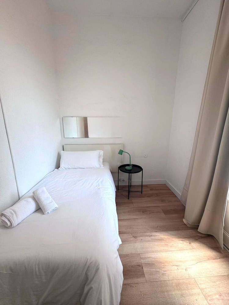 Basic Single Room, City View photo 2