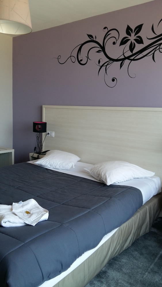 Double Room, Sea View (No Balcony) photo 2