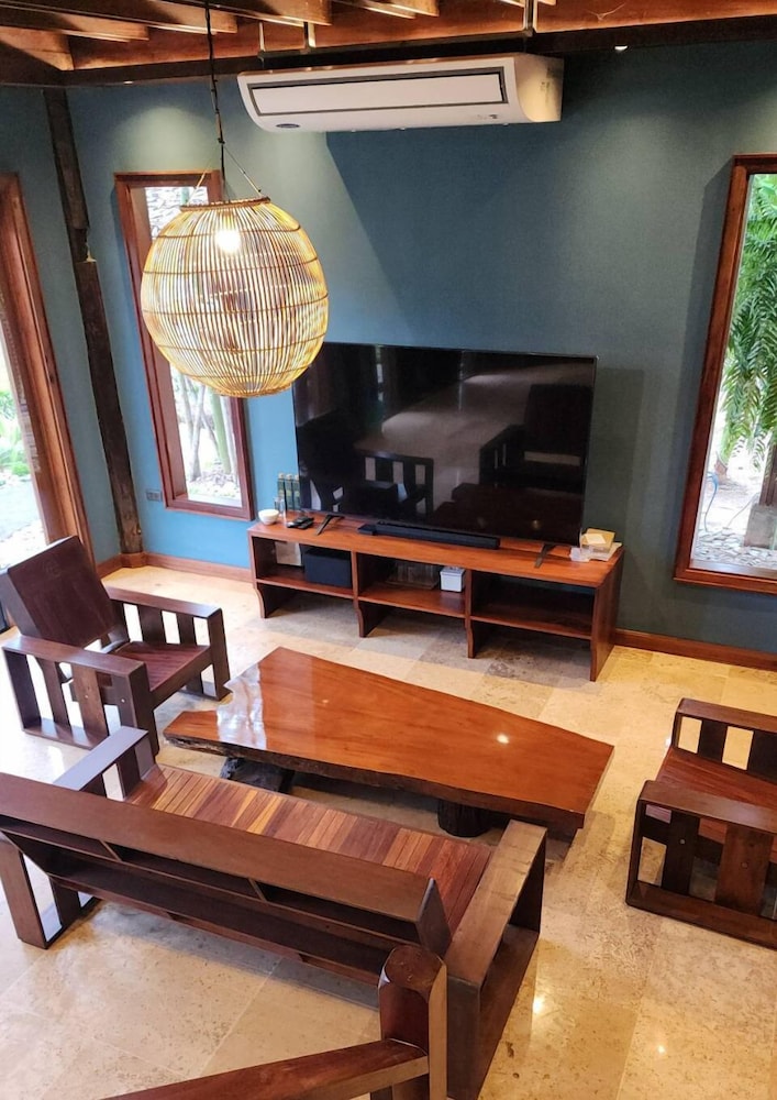 V9 Family Villa - Photo 8