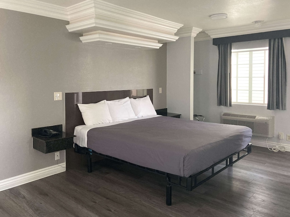 Standard Room, 1 Double Bed, Non Smoking, Refrigerator & Microwave