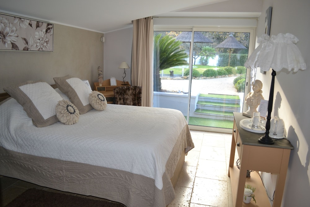 Double Room (Magnolia)