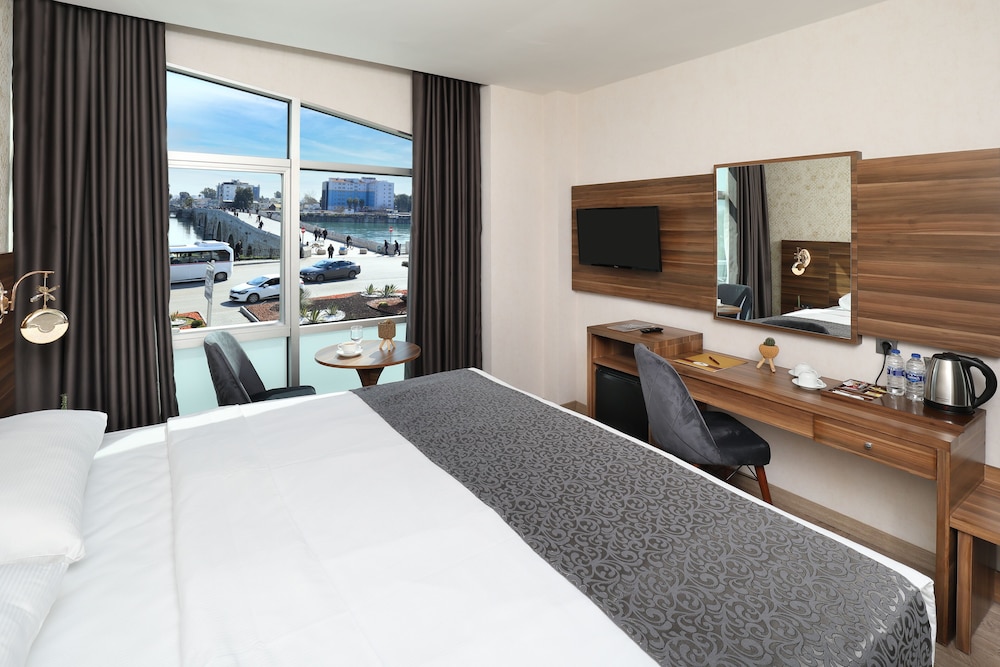 Deluxe Double Room, Lake View photo 1