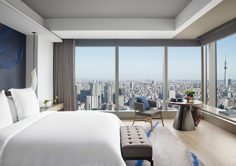 Premier Room, 1 King Bed - Photo 1