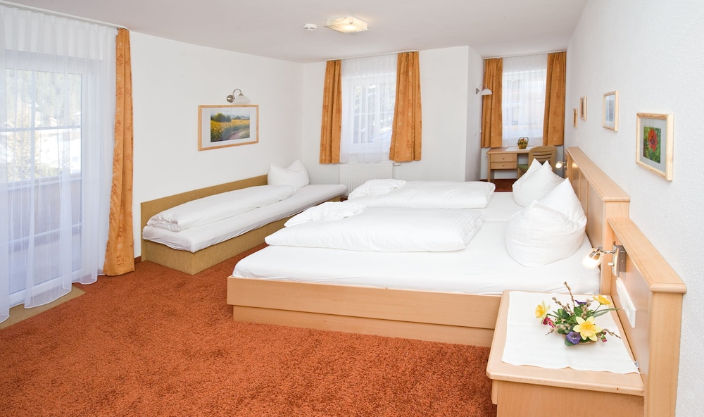 Apartment, 2 Bedrooms, Balcony, Mountain View photo 3