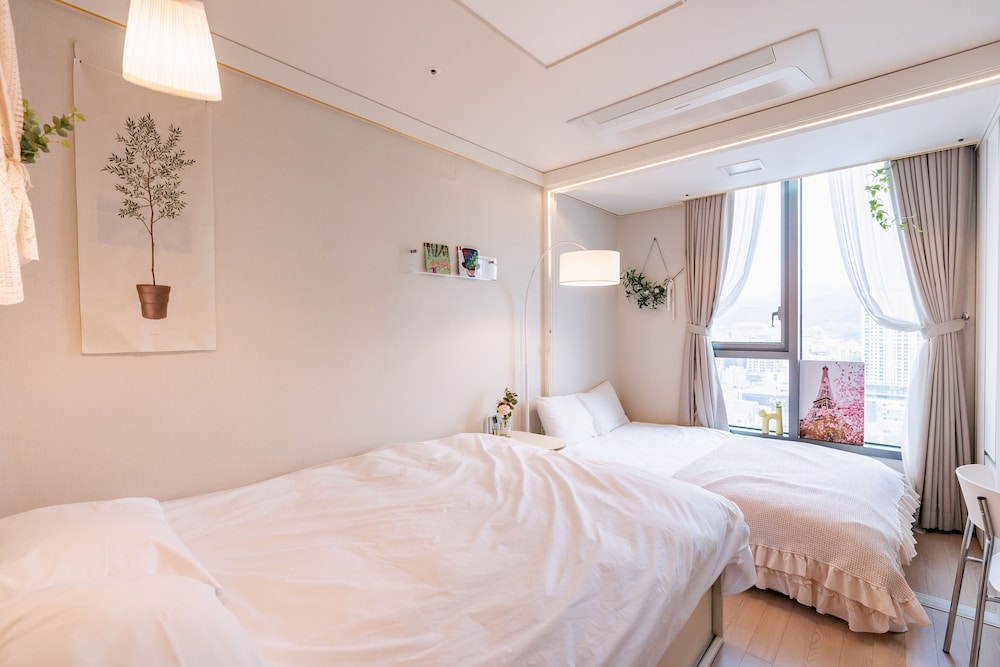 Superior Studio, City View