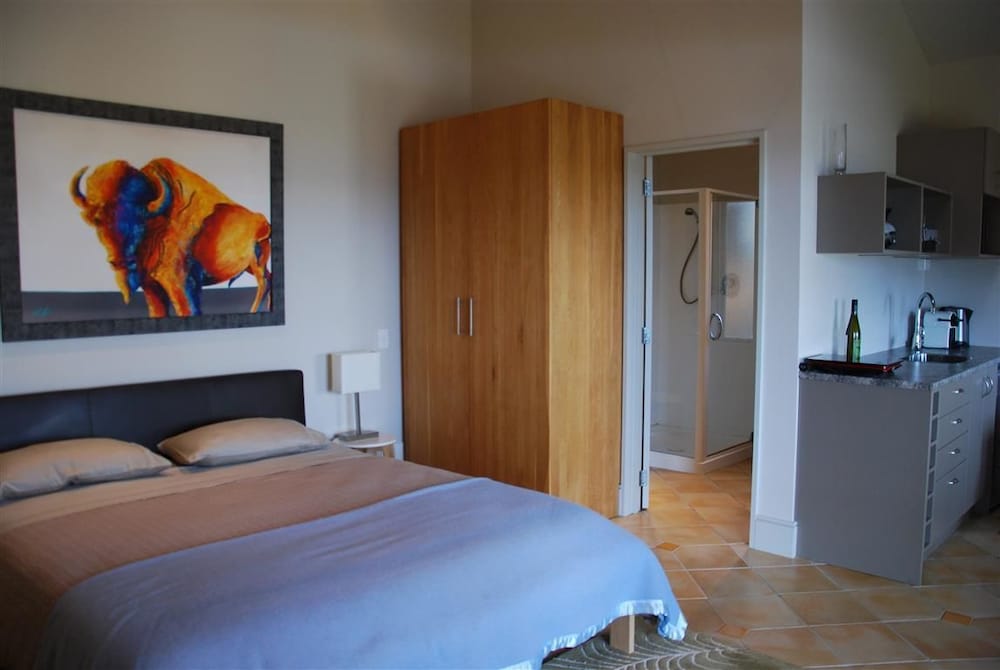 Windhover Seaview Suite photo 1