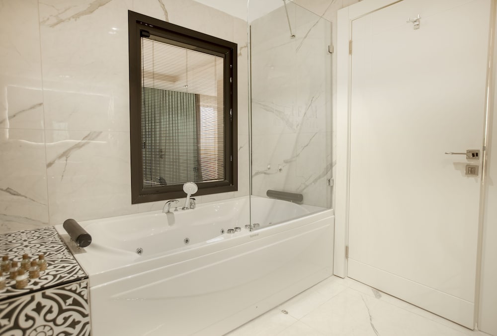 Suite - Photo 6