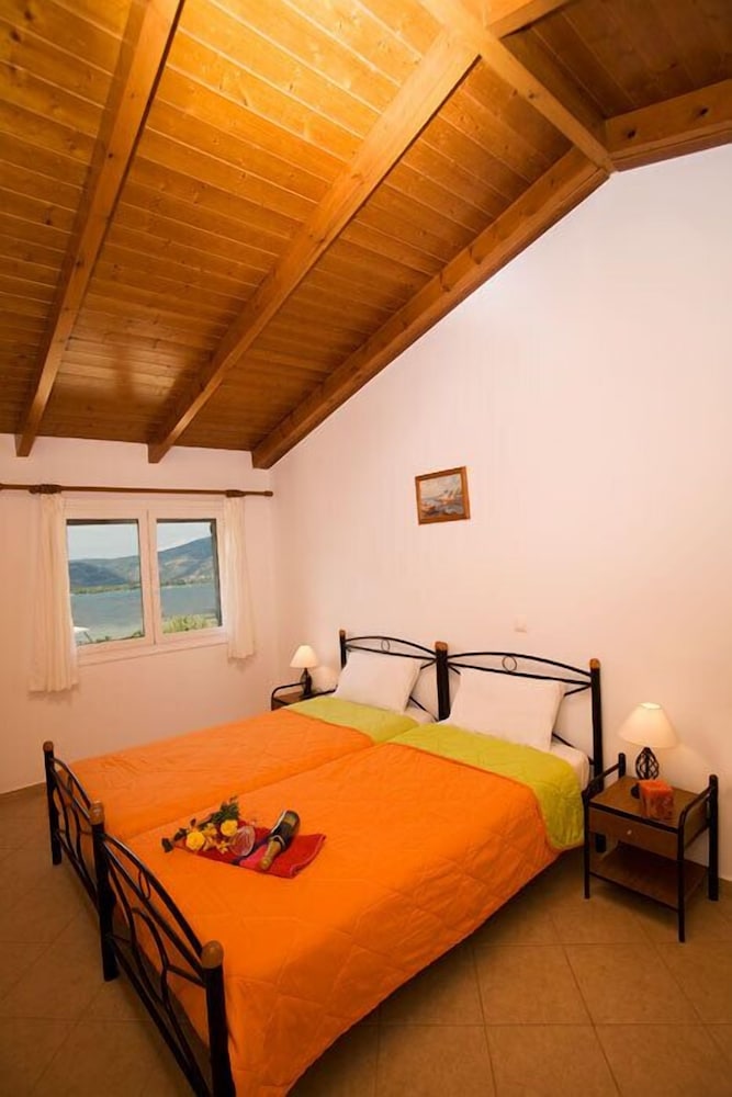 Apartment, 2 Bedrooms, Partial Sea View