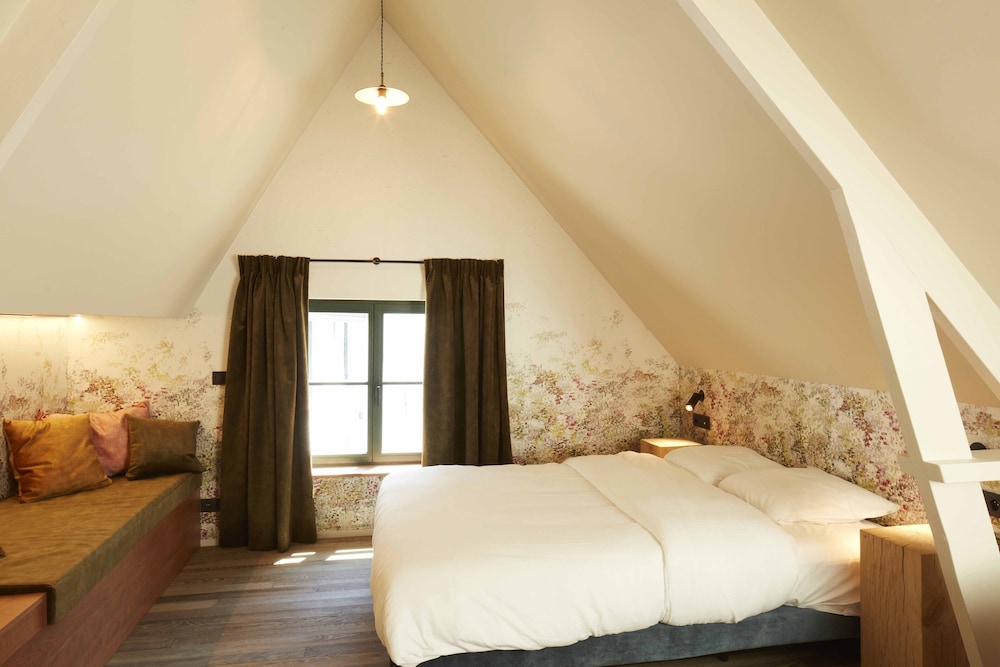 Deluxe Room - Photo 4