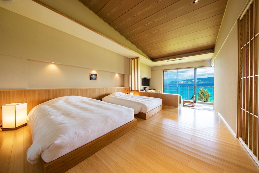 Standard Suite, Sea View