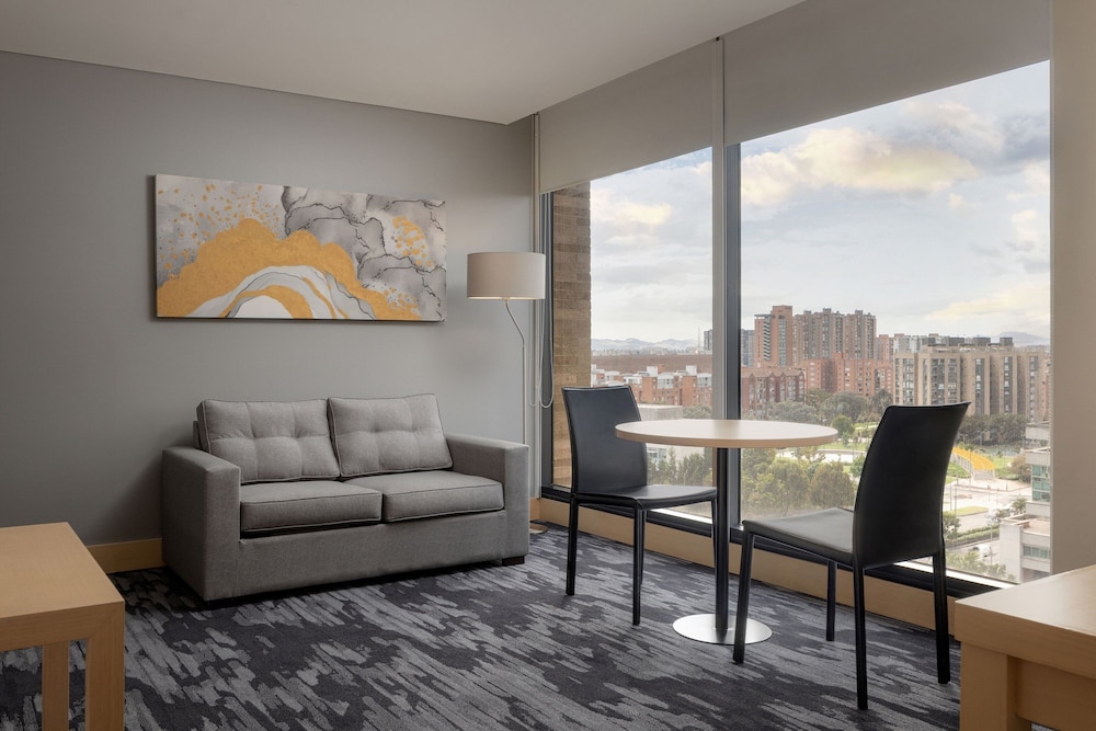 Suite, 1 Bedroom - Photo 5