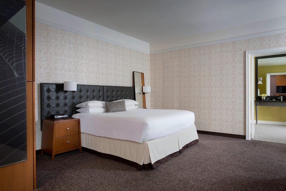 Superior Room, 1 King Bed, City View - Photo 3