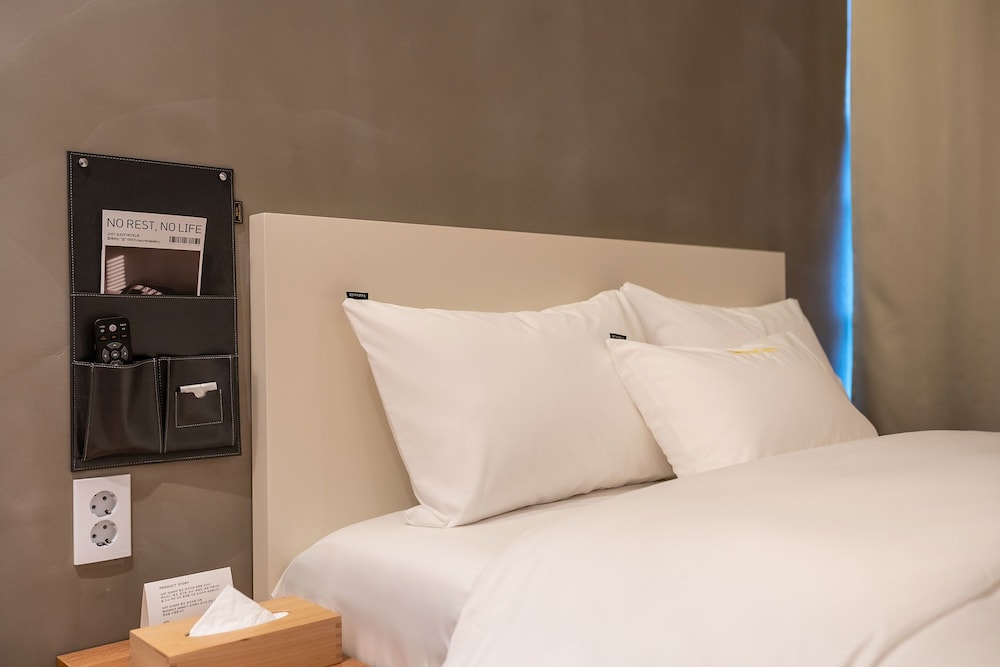Standard Double Room - Photo 9