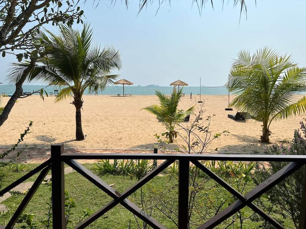 2 Bedroom Seaview photo 3